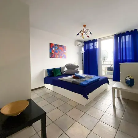 Pensión Art №1 Grzybowska 39